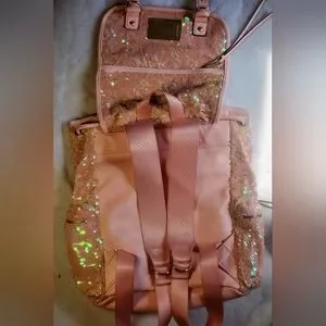 Juicy Couture | Bags | Juicy Couture Peachy Coral Color  display picture 2